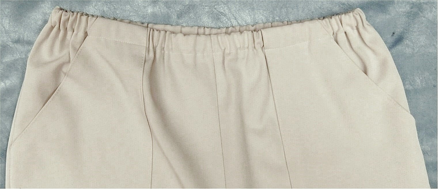 3/4 lange Hose mit Zugbändern an den Beinöffnungen - hellcremefarbig - ca. Größe 40