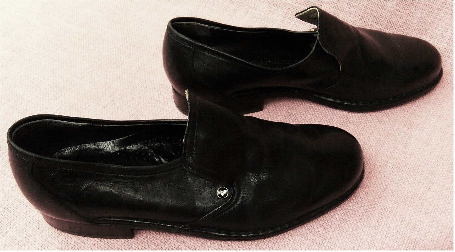 Halbschuhe von Sandra ; Innen - außen - unten Leder - schwarz - Größe 40