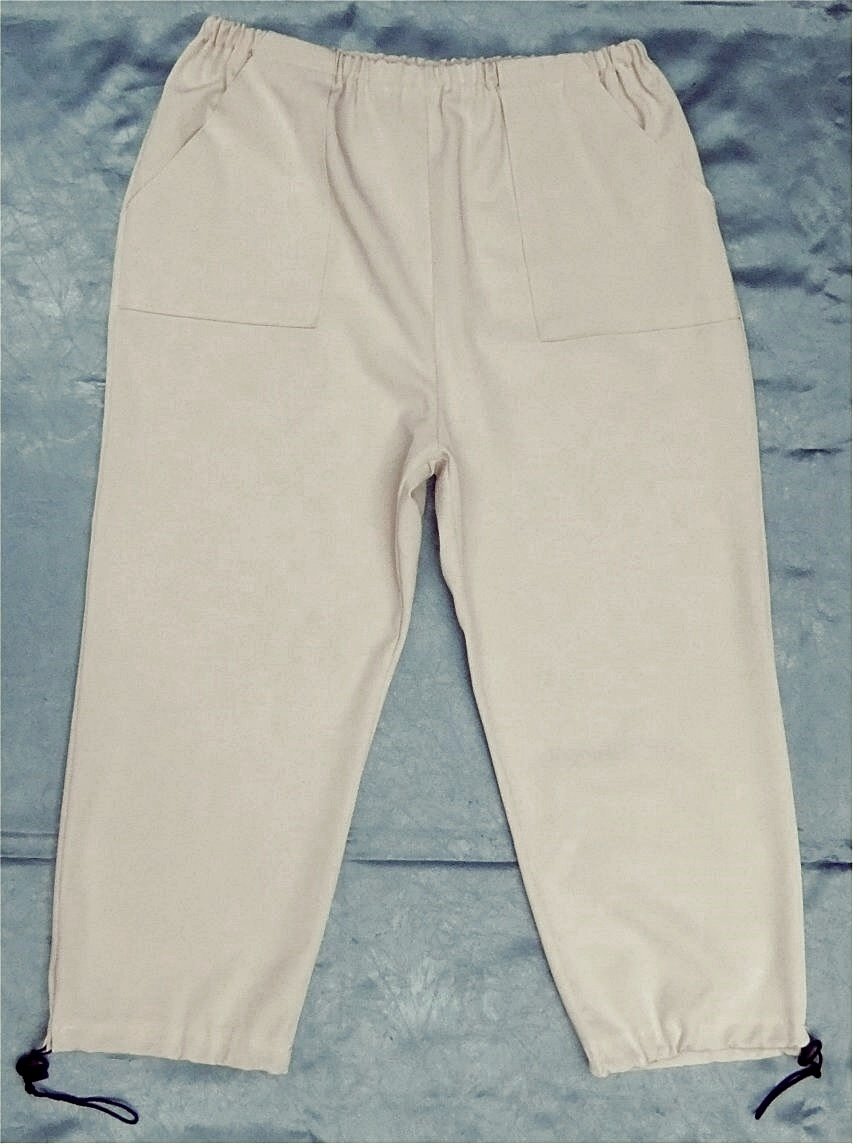 3/4 lange Hose mit Zugbändern an den Beinöffnungen - hellcremefarbig - ca. Größe 40