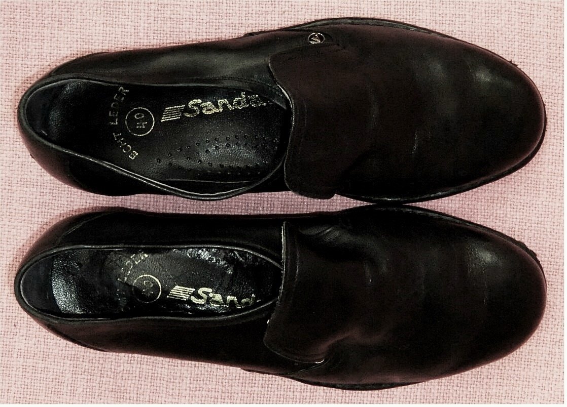 Halbschuhe von Sandra ; Innen - außen - unten Leder - schwarz - Größe 40