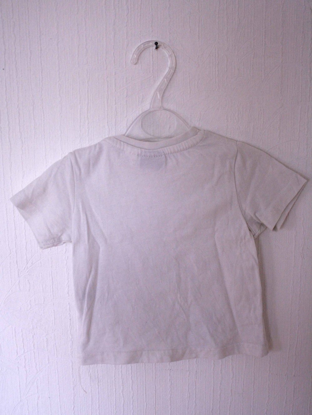 Weißes T-Shirt mit Baustellenprint