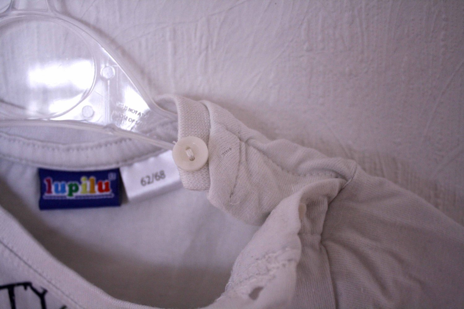 Weißes T-Shirt mit Baustellenprint