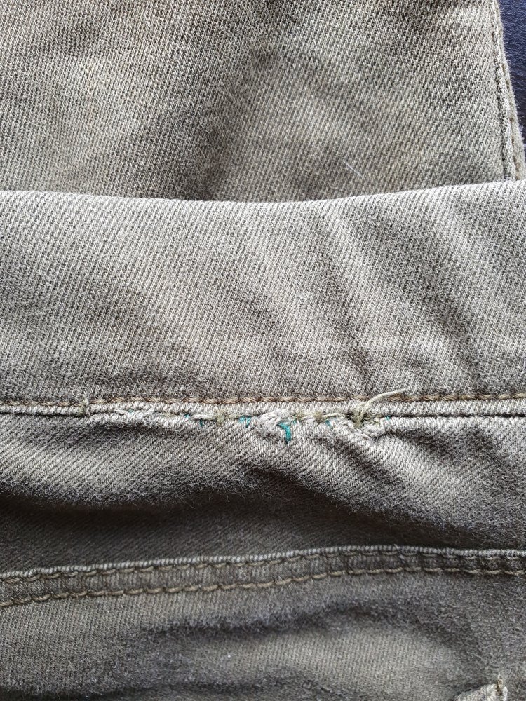 Khakifarbene Hose von H&M Größe 36