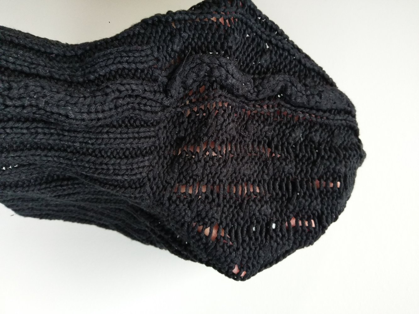 Dünne schwarze Mütze 