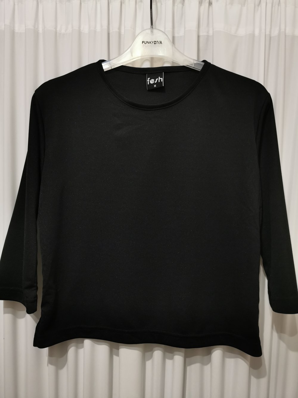 Schimmerndes, schwarzes Shirt von Fesh in Größe M