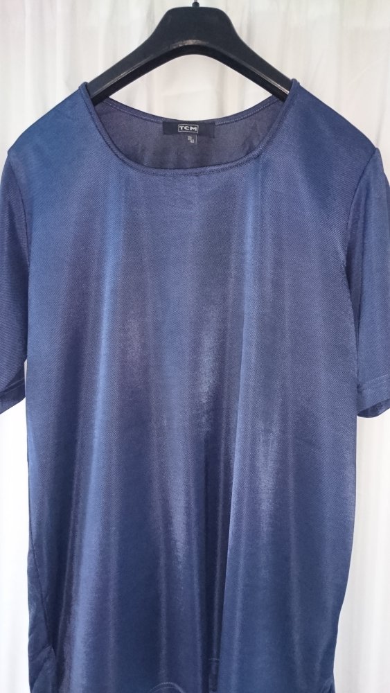 Blaues, schimmerndes Shirt von TCM in Größe 38/40