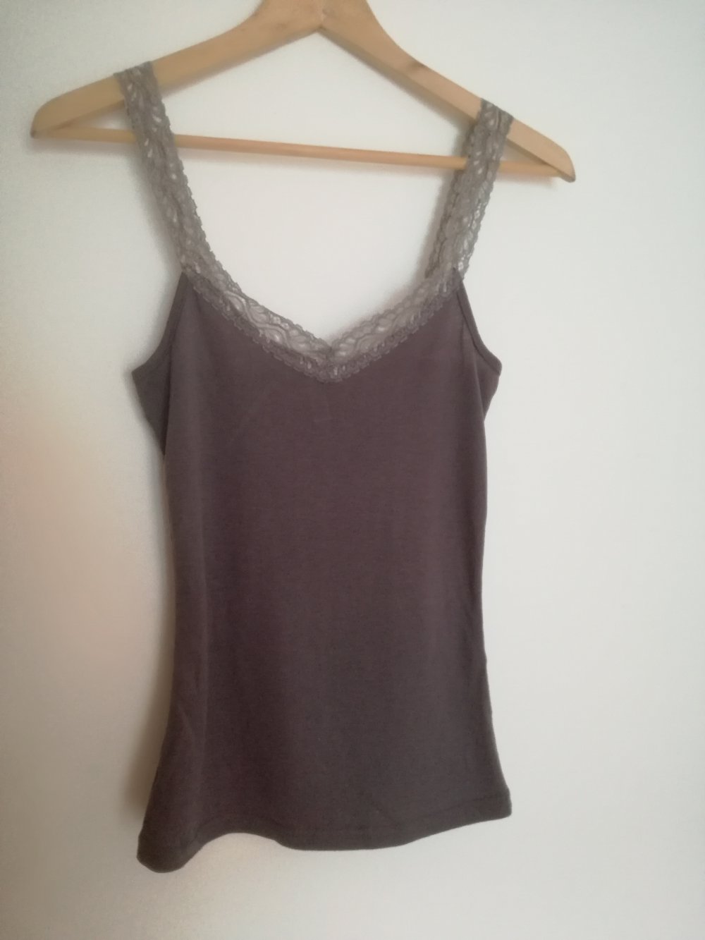 Dunkles (grau, braun) Top mit Spitze