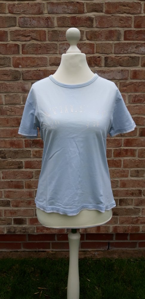 hellblaues Shirt in L