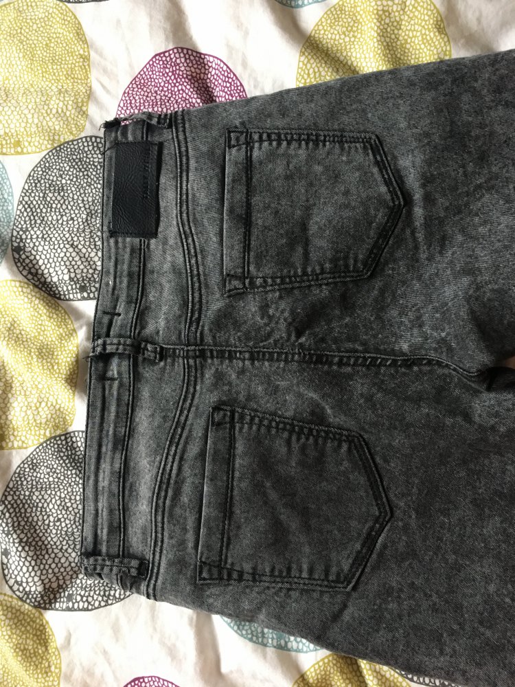 Graumelierte Jeans