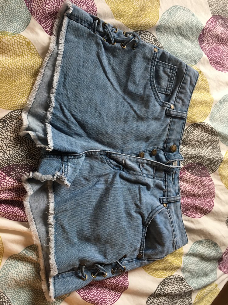 Hellblaue Jeanshotpans