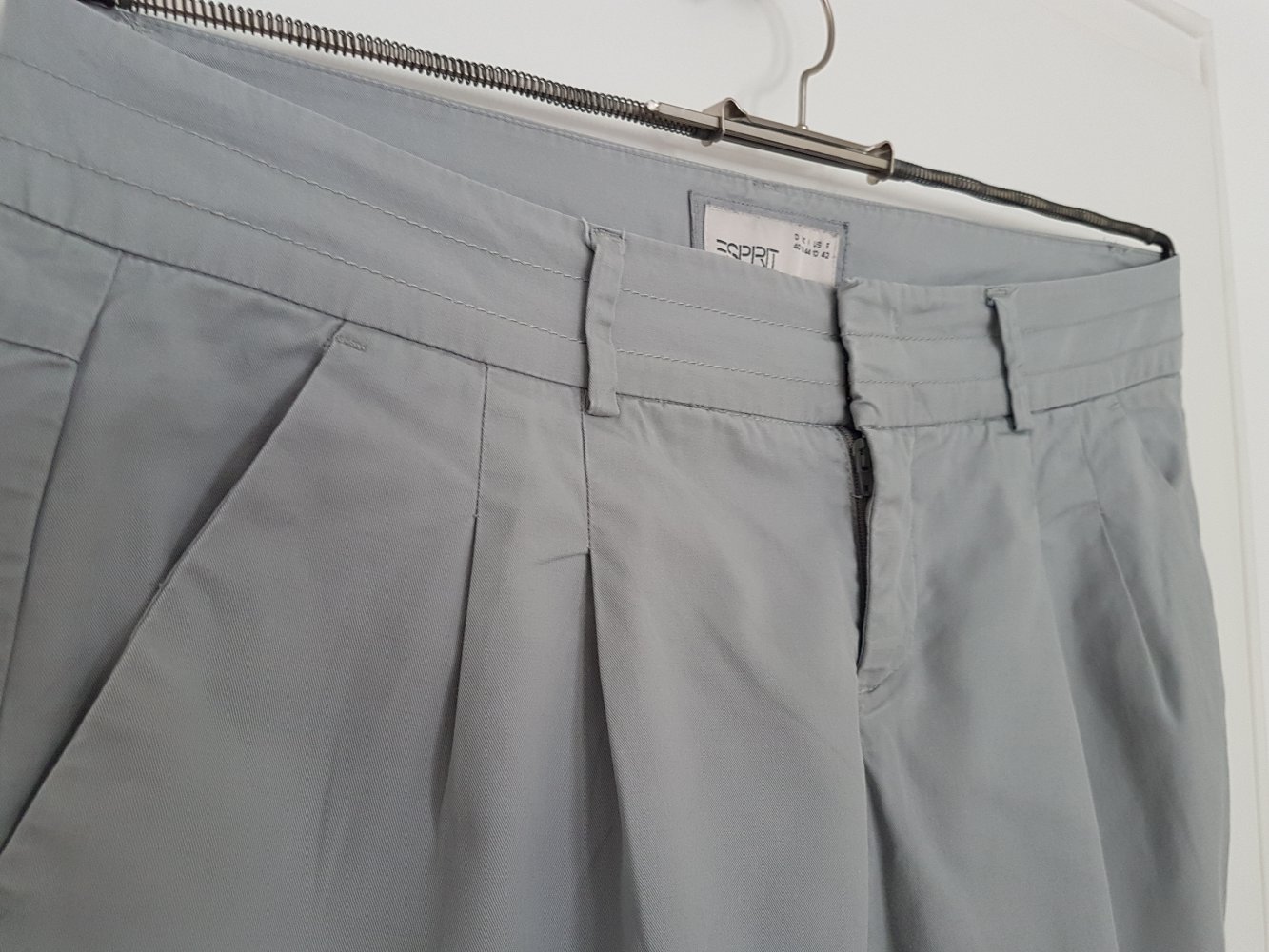 Drei viertel Hose mit Bundfalten von Esprit hell grau 40