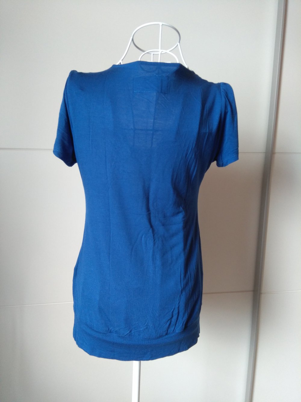 Schickes blaues T-Shirt