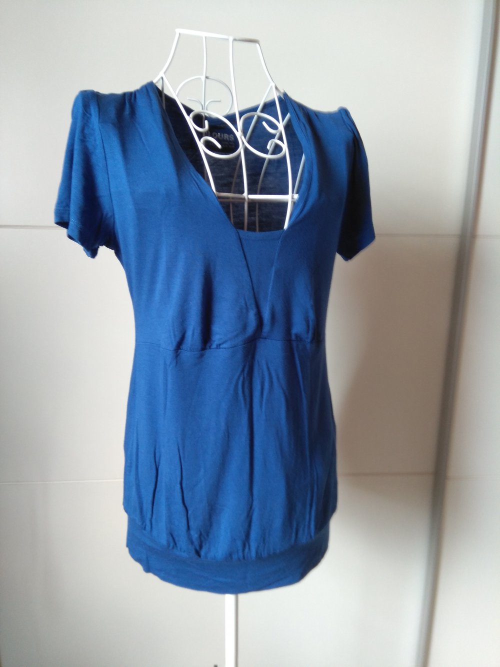 Schickes blaues T-Shirt