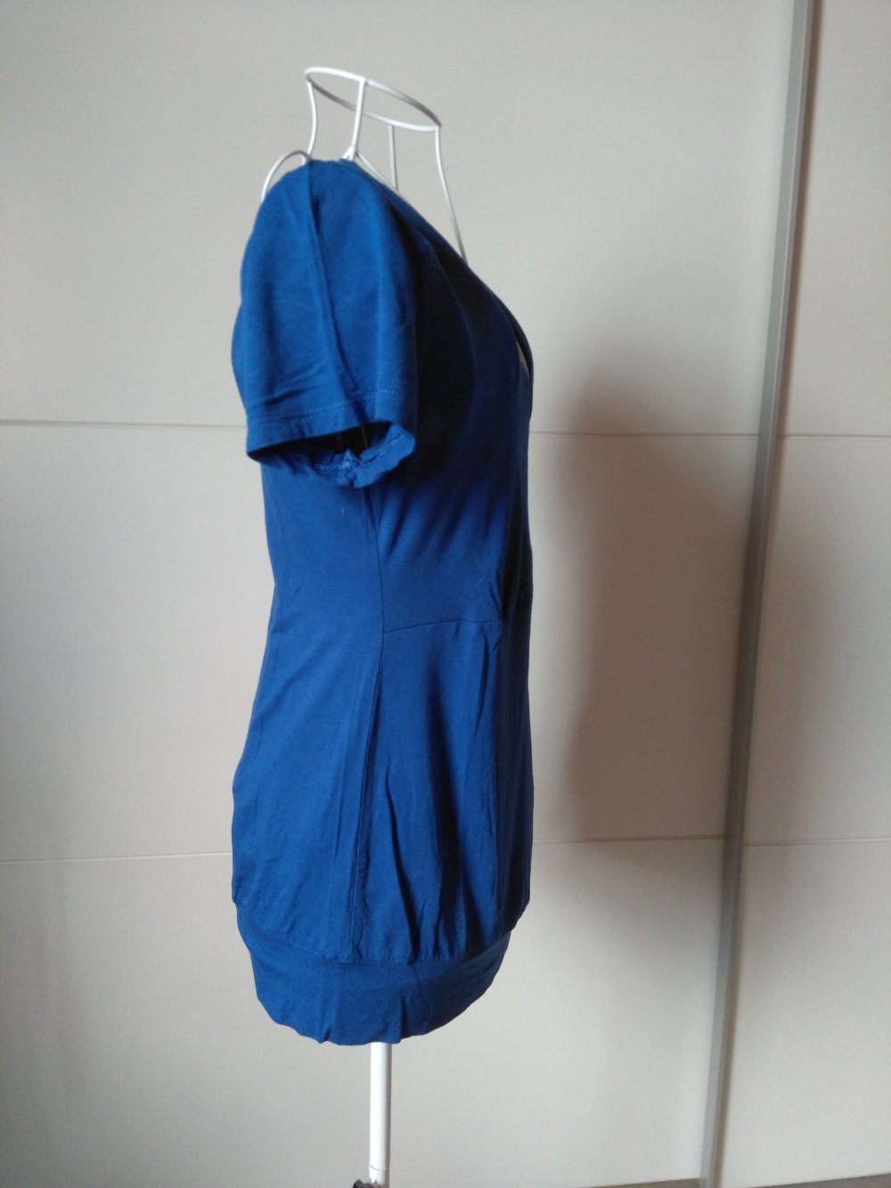 Schickes blaues T-Shirt