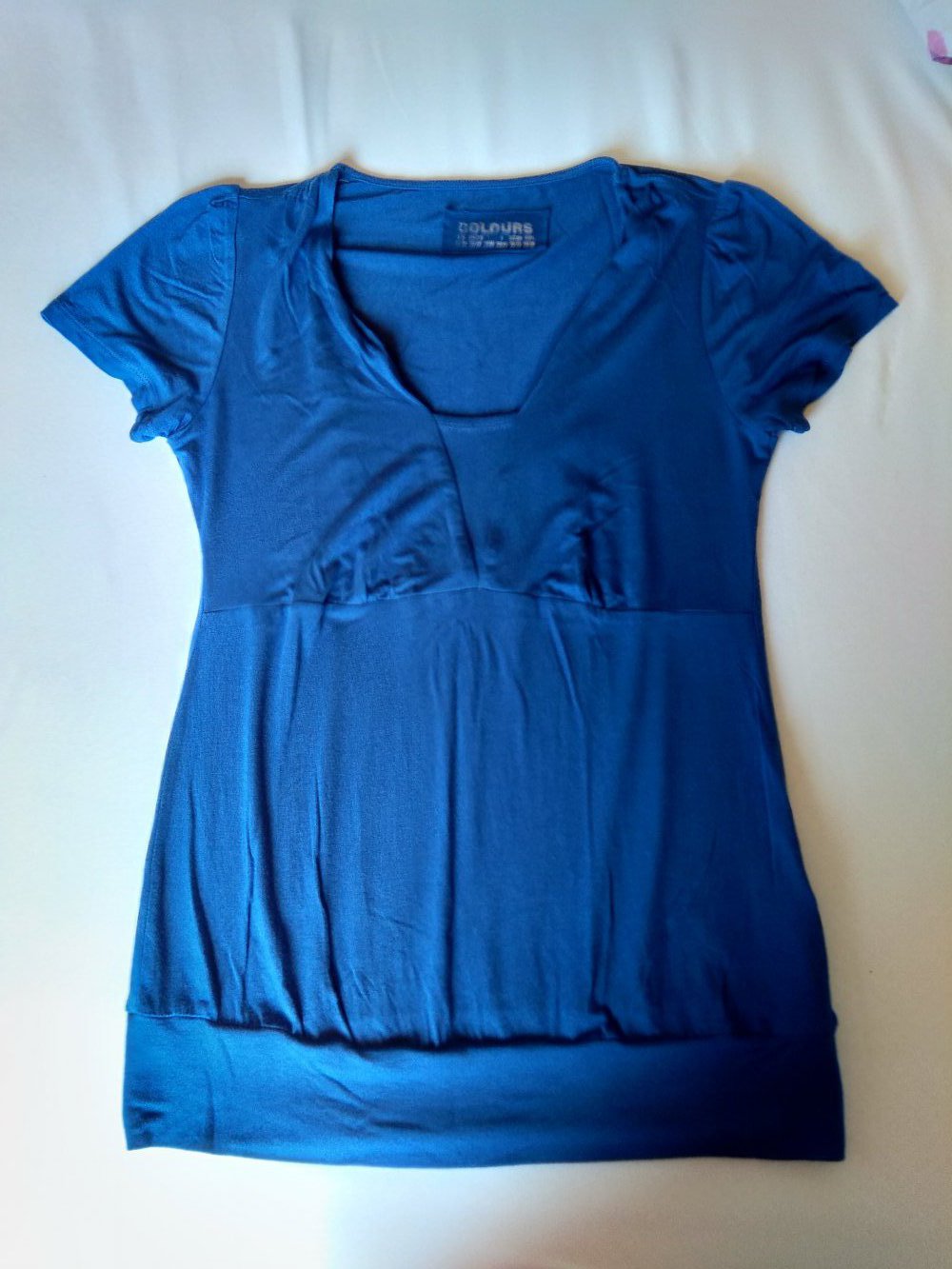 Schickes blaues T-Shirt