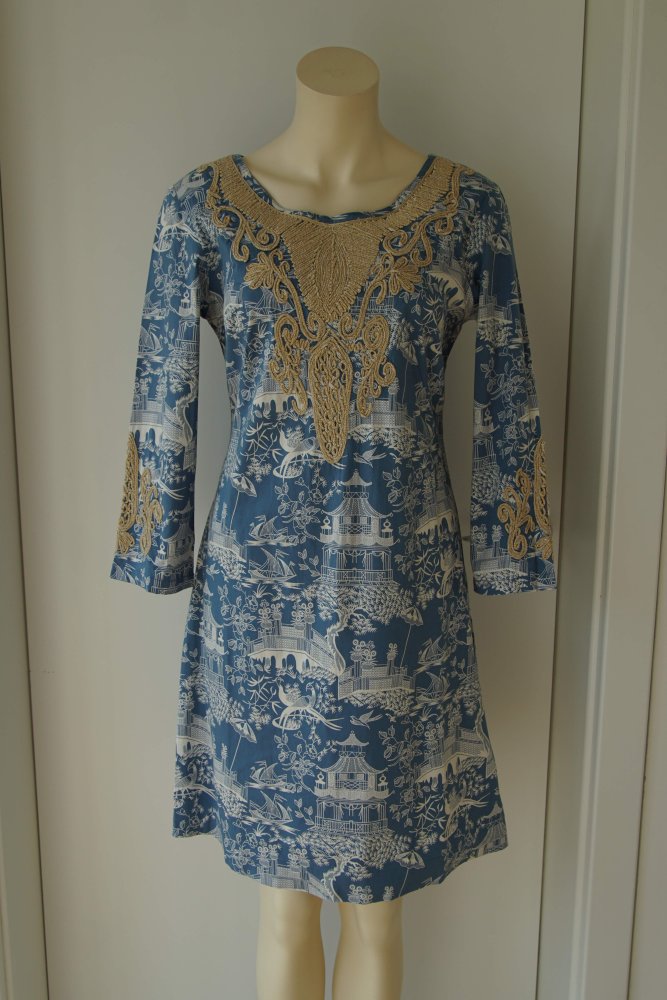 Weihnachten! Ungetragenes, sehr hochwertiges Kleid mit Barockmuster von Almatrichi, Gr. 36