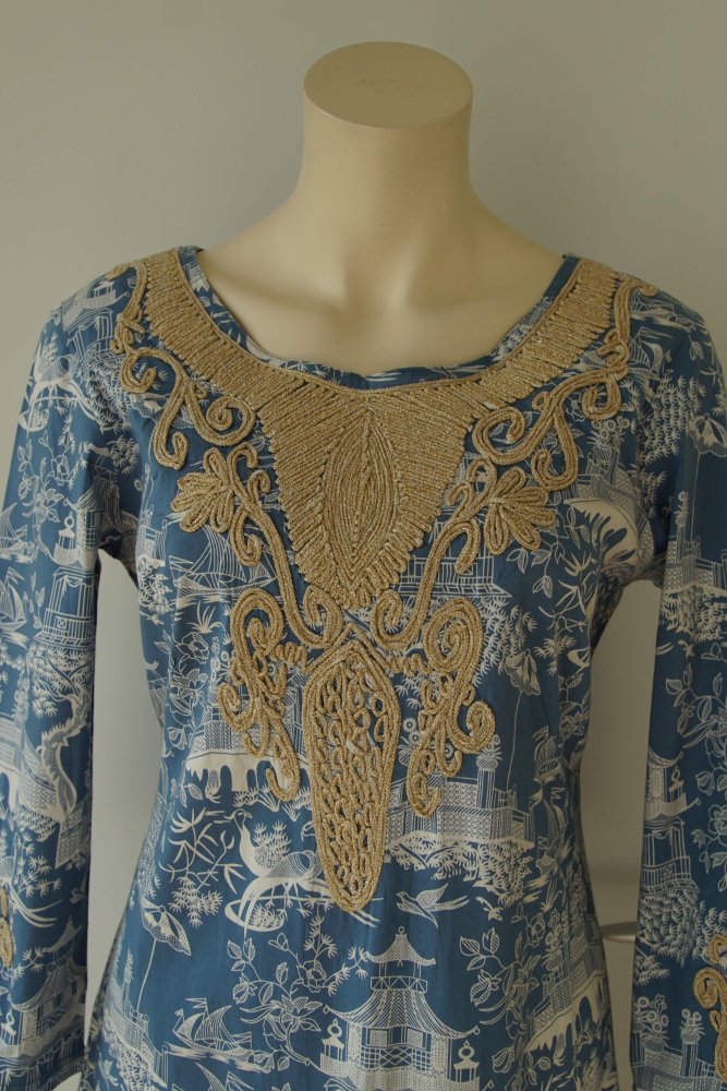 Weihnachten! Ungetragenes, sehr hochwertiges Kleid mit Barockmuster von Almatrichi, Gr. 36