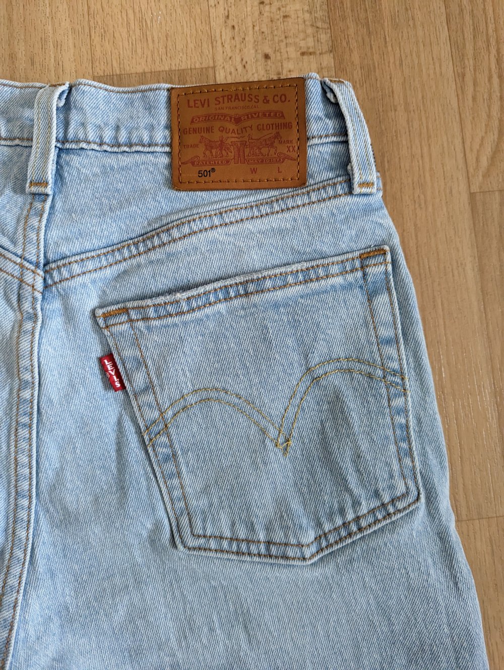 LEVIS 501 Denim Jeans momjeans Damenjeans High waist Straight Leg mit Seitenstreifen Hose hellblau