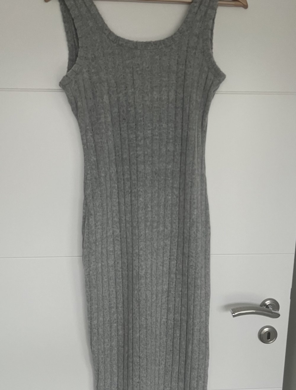 langes Figurbetontes Kleid hellgrau