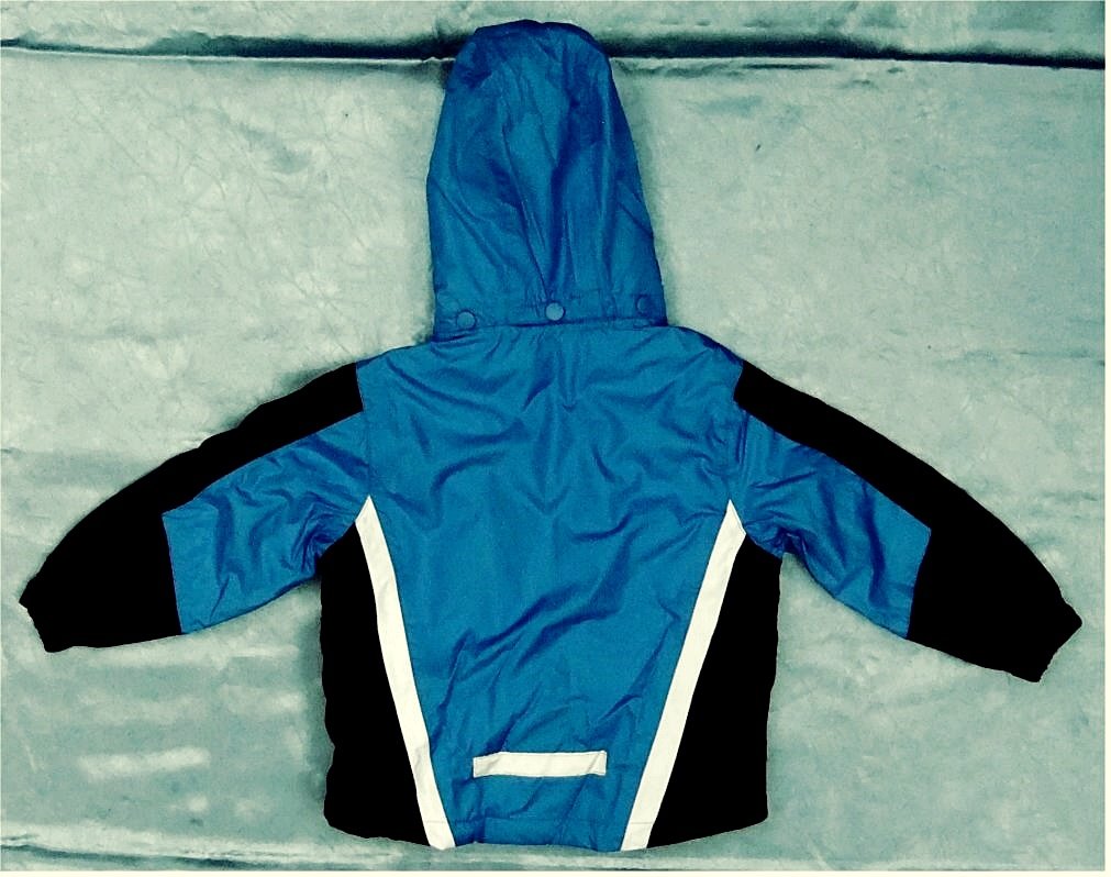 Kinder / Jungen Regenjacke / Jacke - Gr. 98/104 - blau / schwarz - NEU