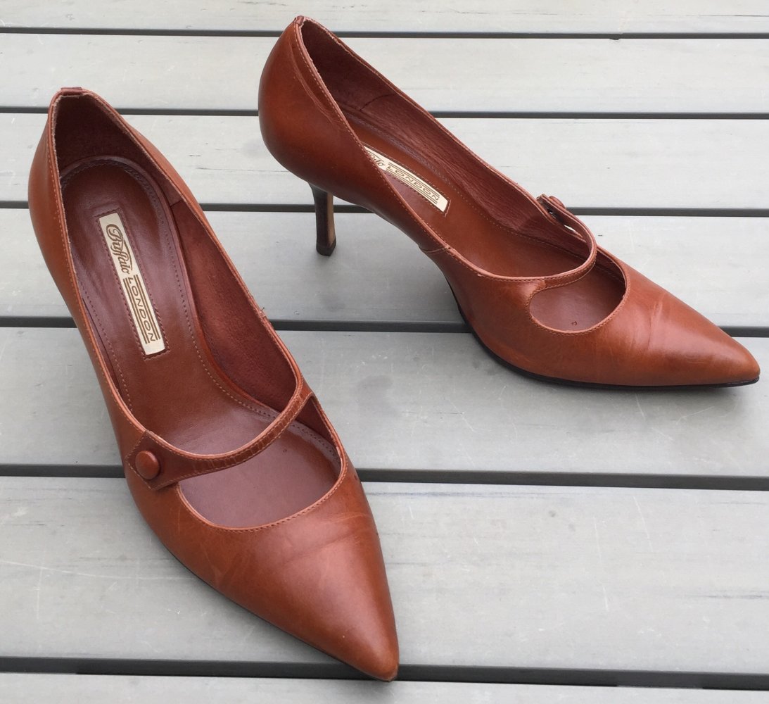 BUFFALO Pumps Riemchen braun Gr. 41