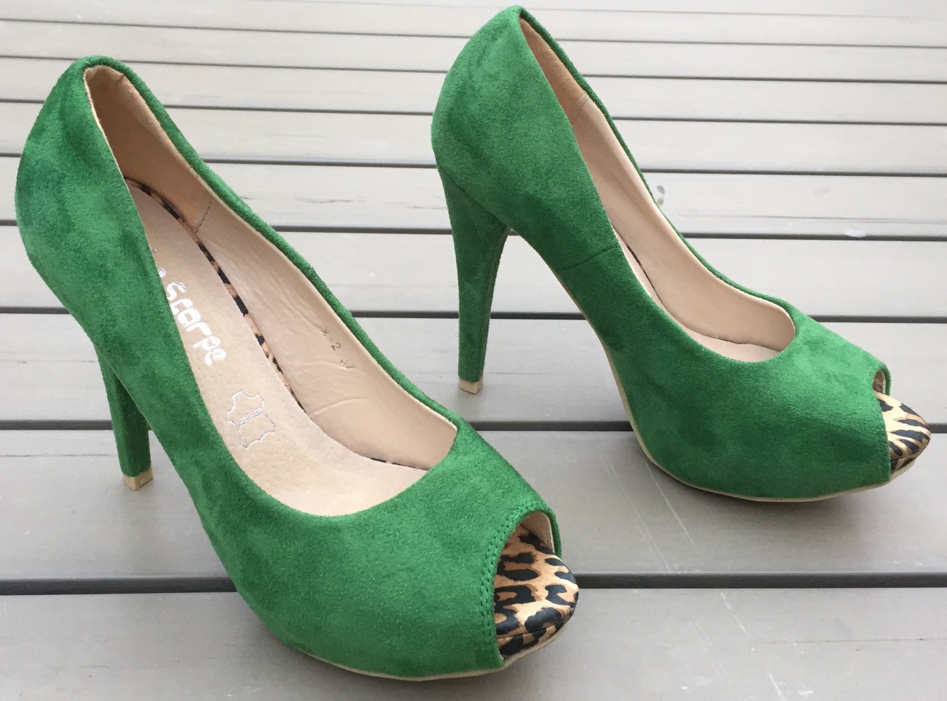 NEU: Plateau PUMPS Le Scarpe PEEP TOES grün/leo Gr. 37