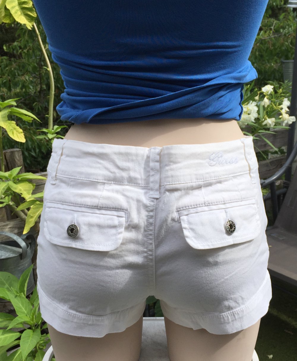 GUESS Shorts HOTPANTS weiß Gr. 27