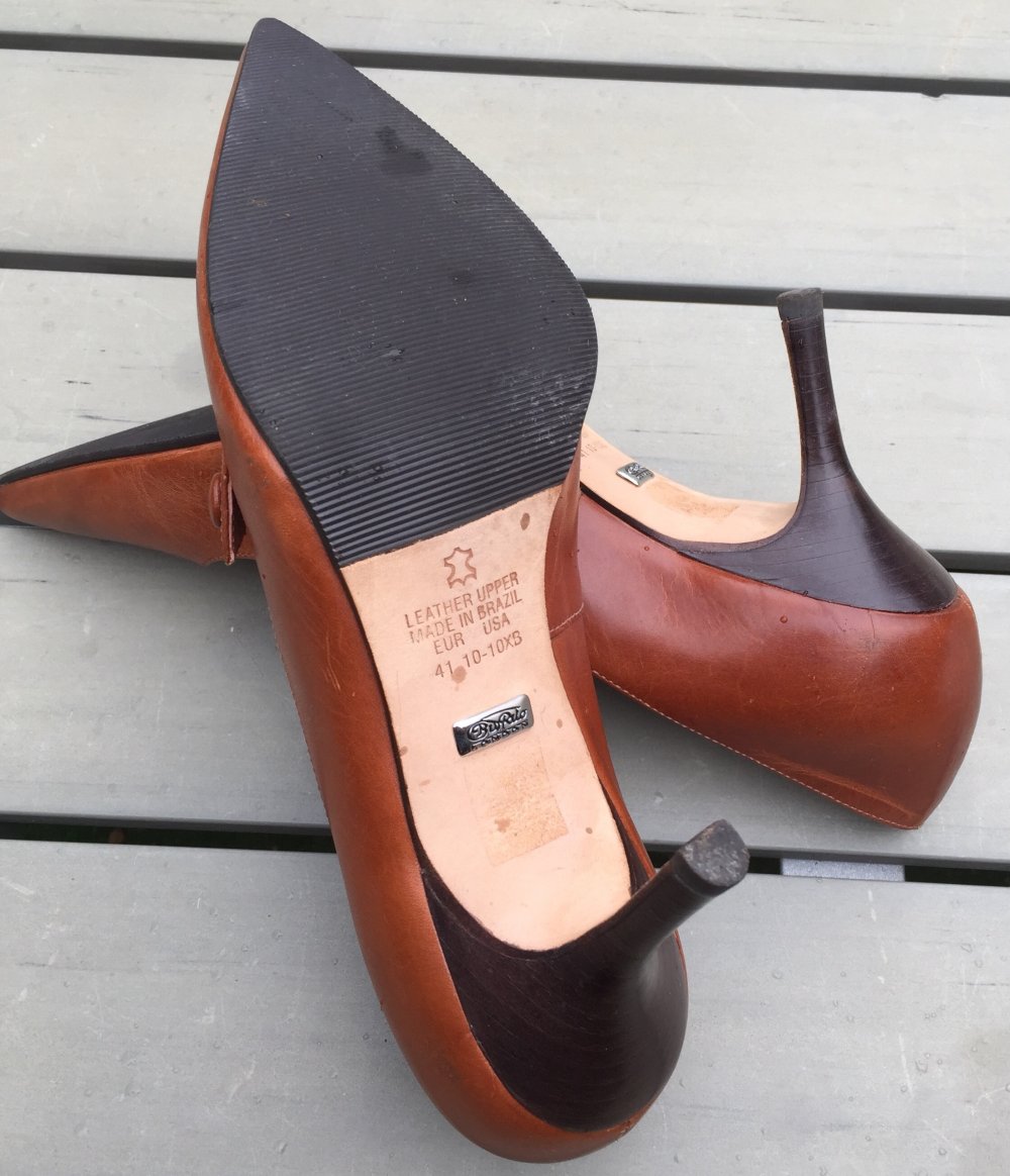 BUFFALO Pumps Riemchen braun Gr. 41