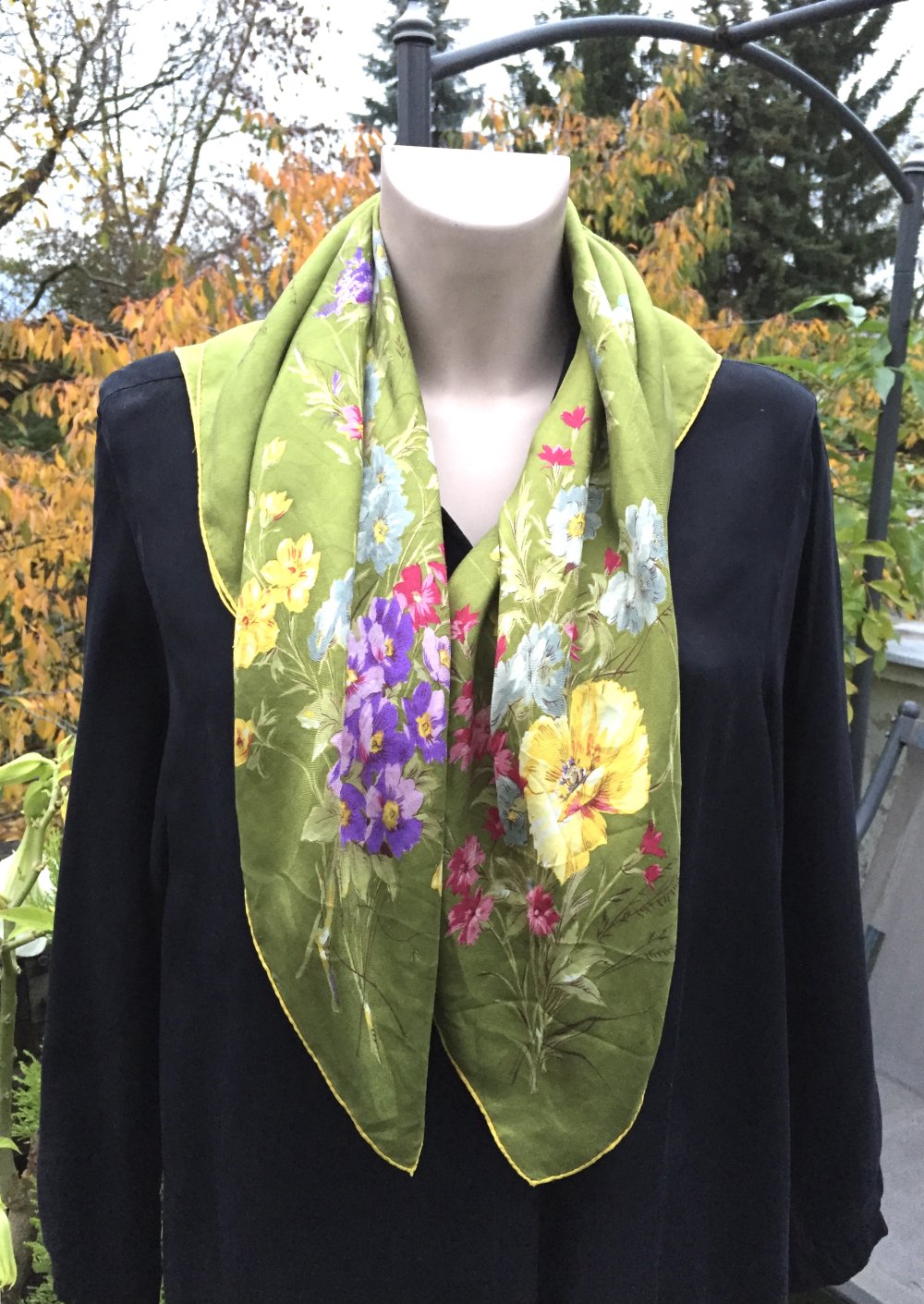 VINTAGE Seidentuch BLUMEN floral