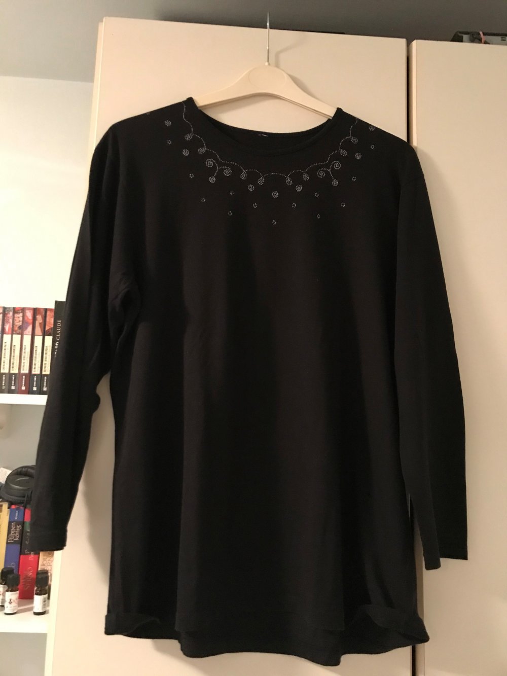 Langarm Shirt schwarz mit Glitzer-Bordüre Größe 42/44 – selten getragen
