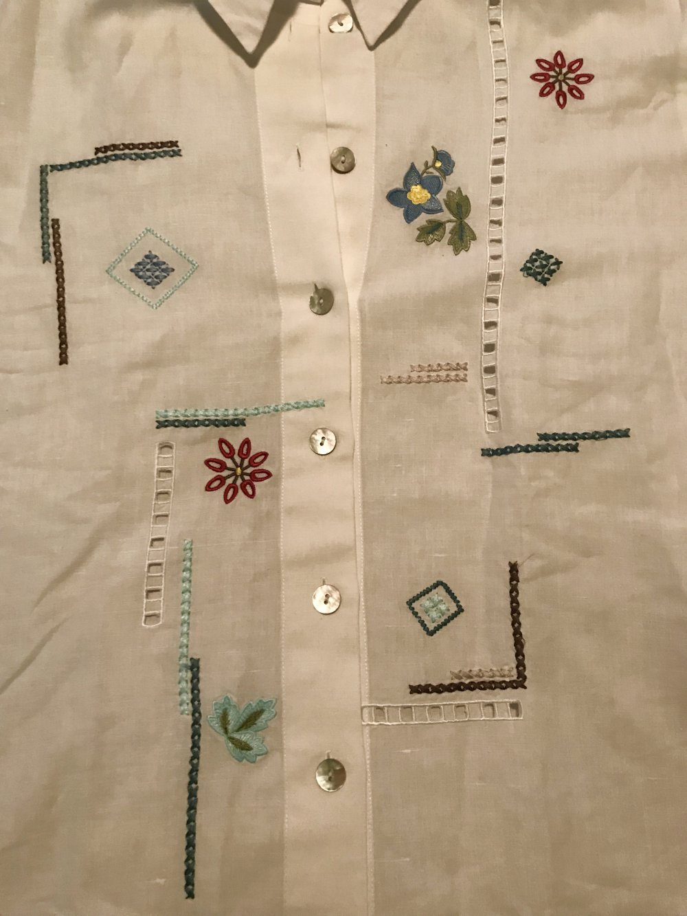 Trachtenbluse weiss/bestickt Leinen - Betty Barclay– Grösse 44/46 – ungetragen