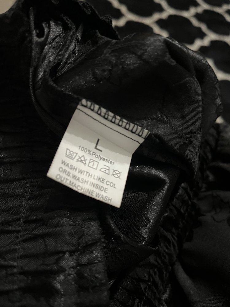 Schlupfhose schwarz, glänzend, mit Blumenmuster, Größe L – NEU UND UNGETRAGEN