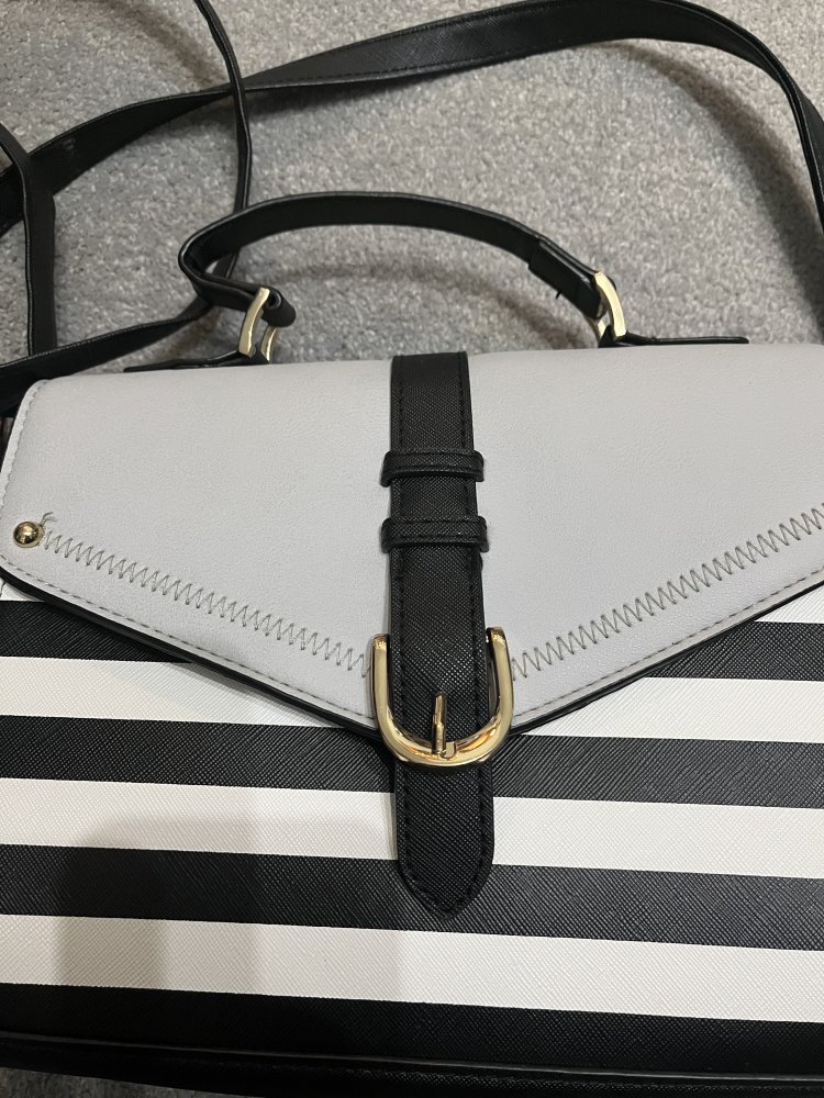 Umhängetasche schwarz weiß grau – sehr guter Zustand