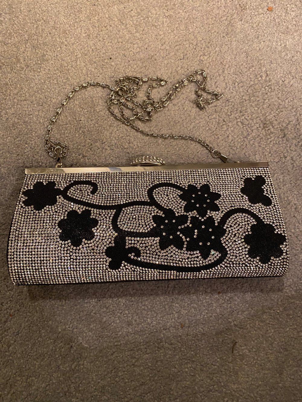 Clutch/Umhängetasche silber/schwarz, Kristallsteinchen, kleine Perlen, Blumenmuster – unbenutzt