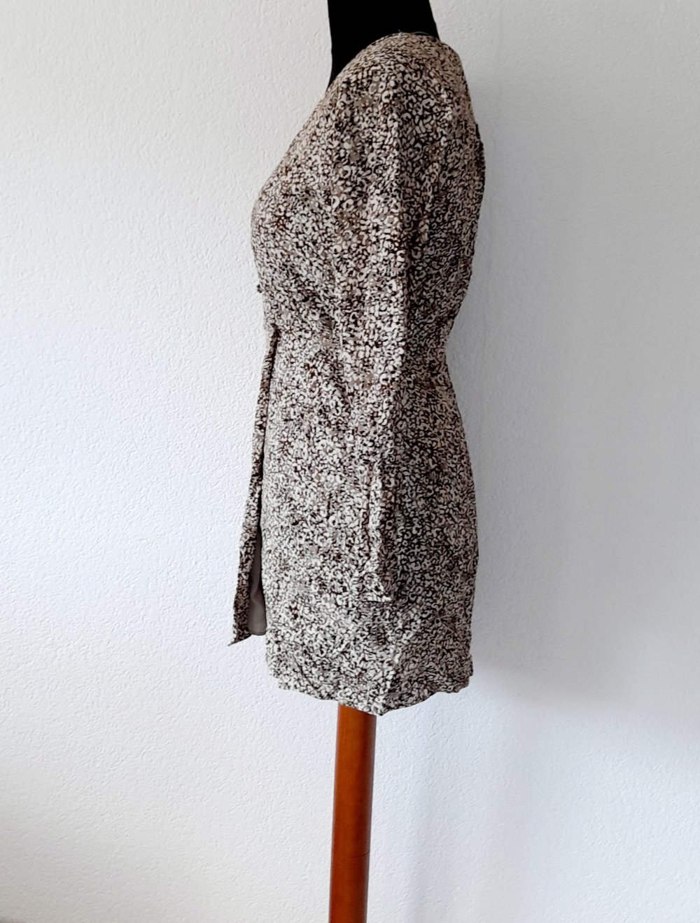 Zara 3067/347 Geknöpftes Kleid mit Print Gr. L