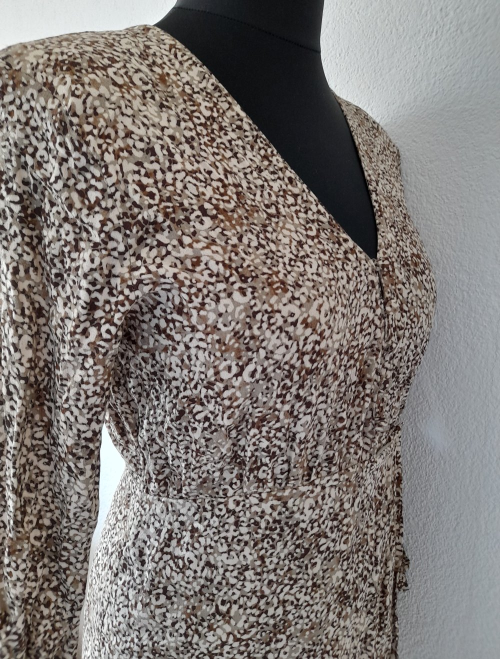 Zara 3067/347 Geknöpftes Kleid mit Print Gr. L