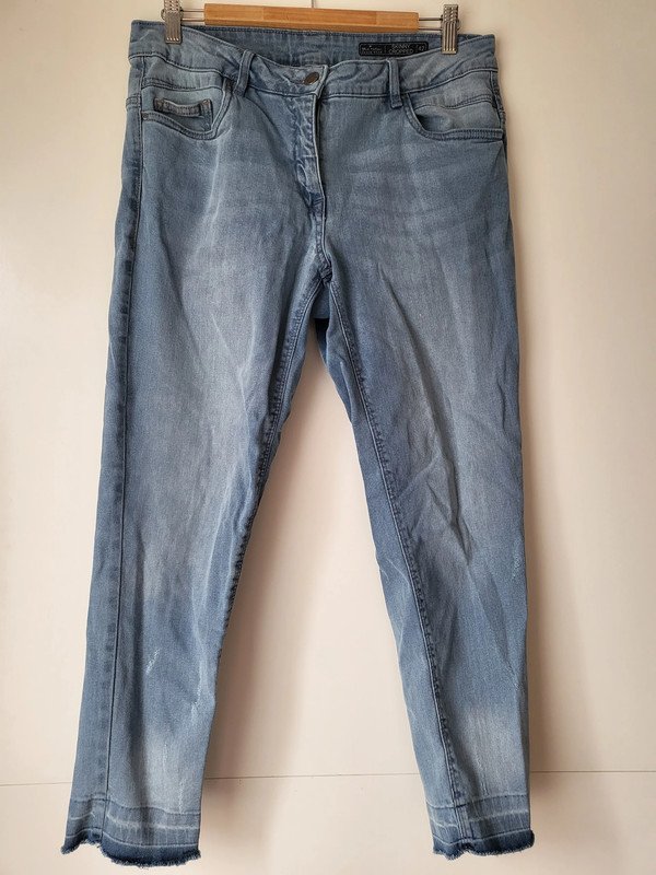 Hellblaue 7/8 Röhrenjeans Gr. 42