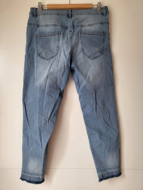 Hellblaue 7/8 Röhrenjeans Gr. 42