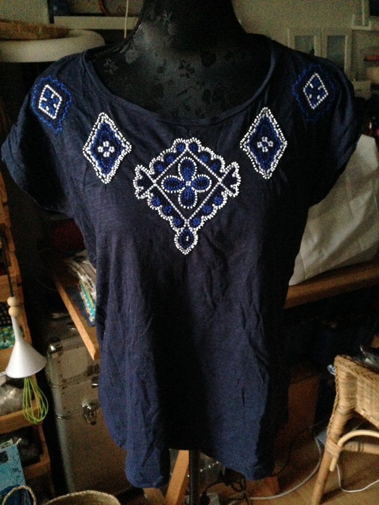 Besticktes T- shirt