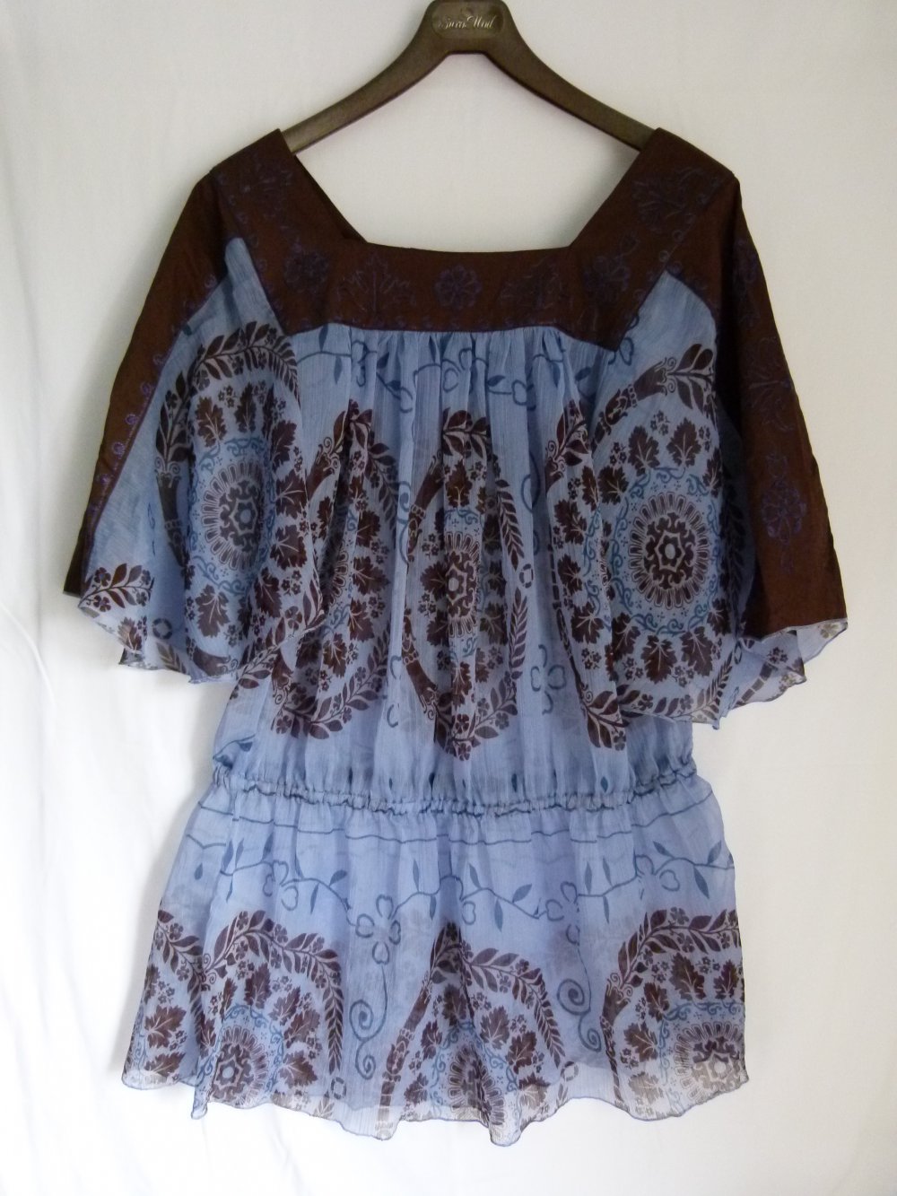 Sommer Tunika mit Stickerei und Mandala Ornament-Muster, hellblau dunkelbraun, Mori Hippie Boho Strand Goa Festival