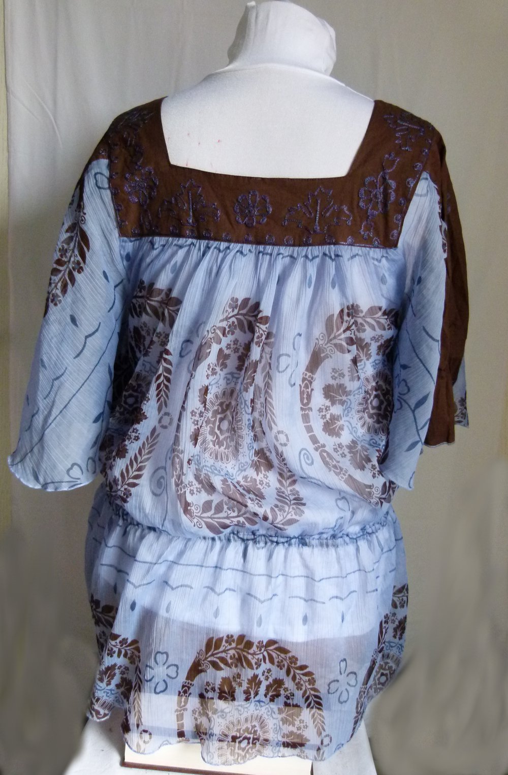 Sommer Tunika mit Stickerei und Mandala Ornament-Muster, hellblau dunkelbraun, Mori Hippie Boho Strand Goa Festival