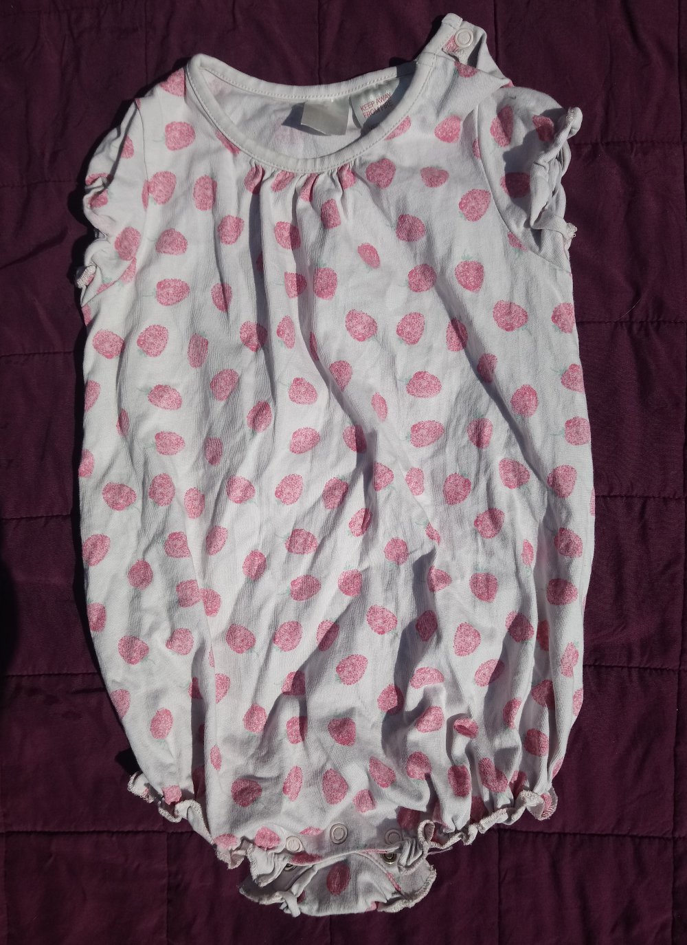 Einteiler Erdbeere H&M 74 rosa Spieler