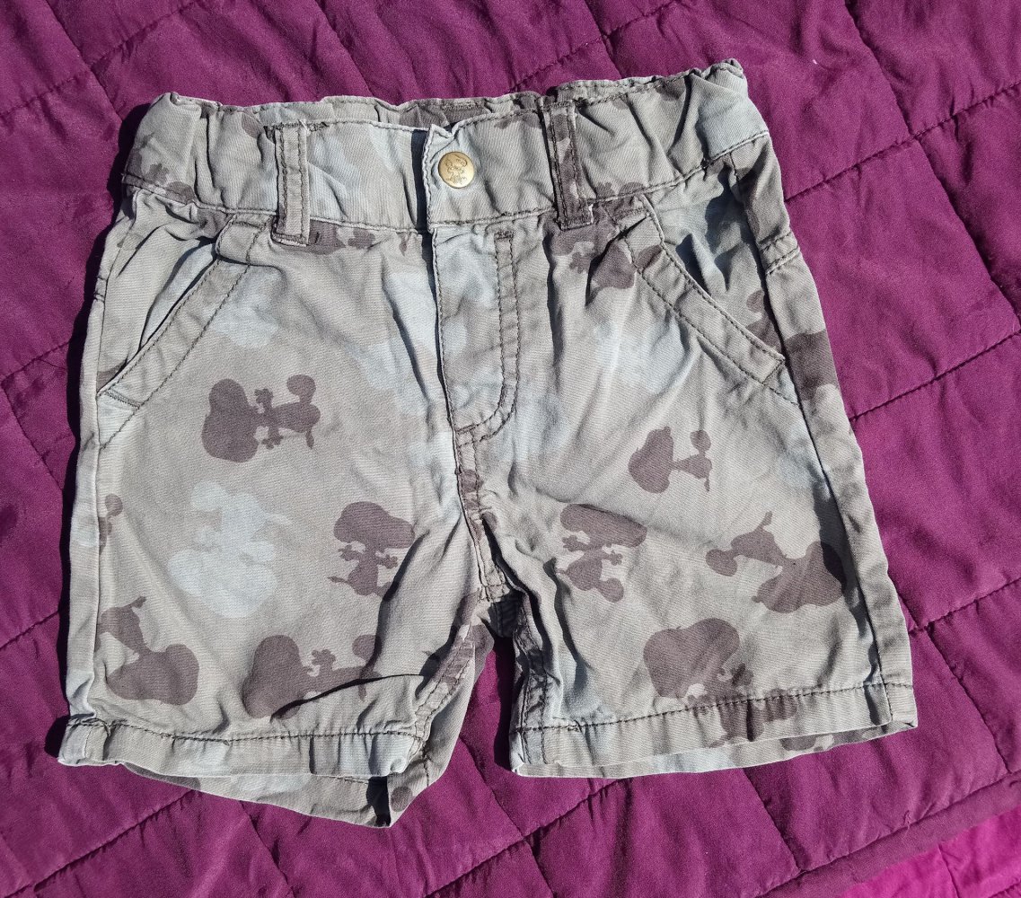 Shorts 74 H&M Snoopy khaki grün