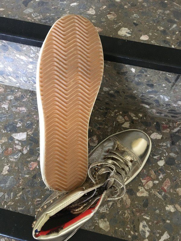 Sneakers High in gold