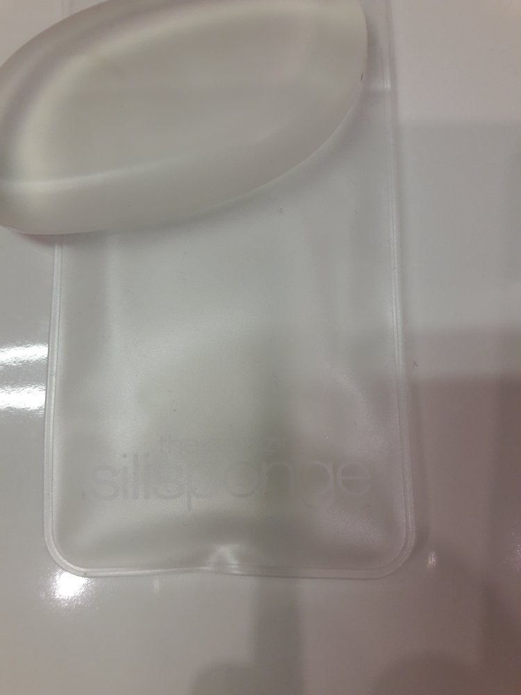 neuwertiger Silikon Make up Schwamm