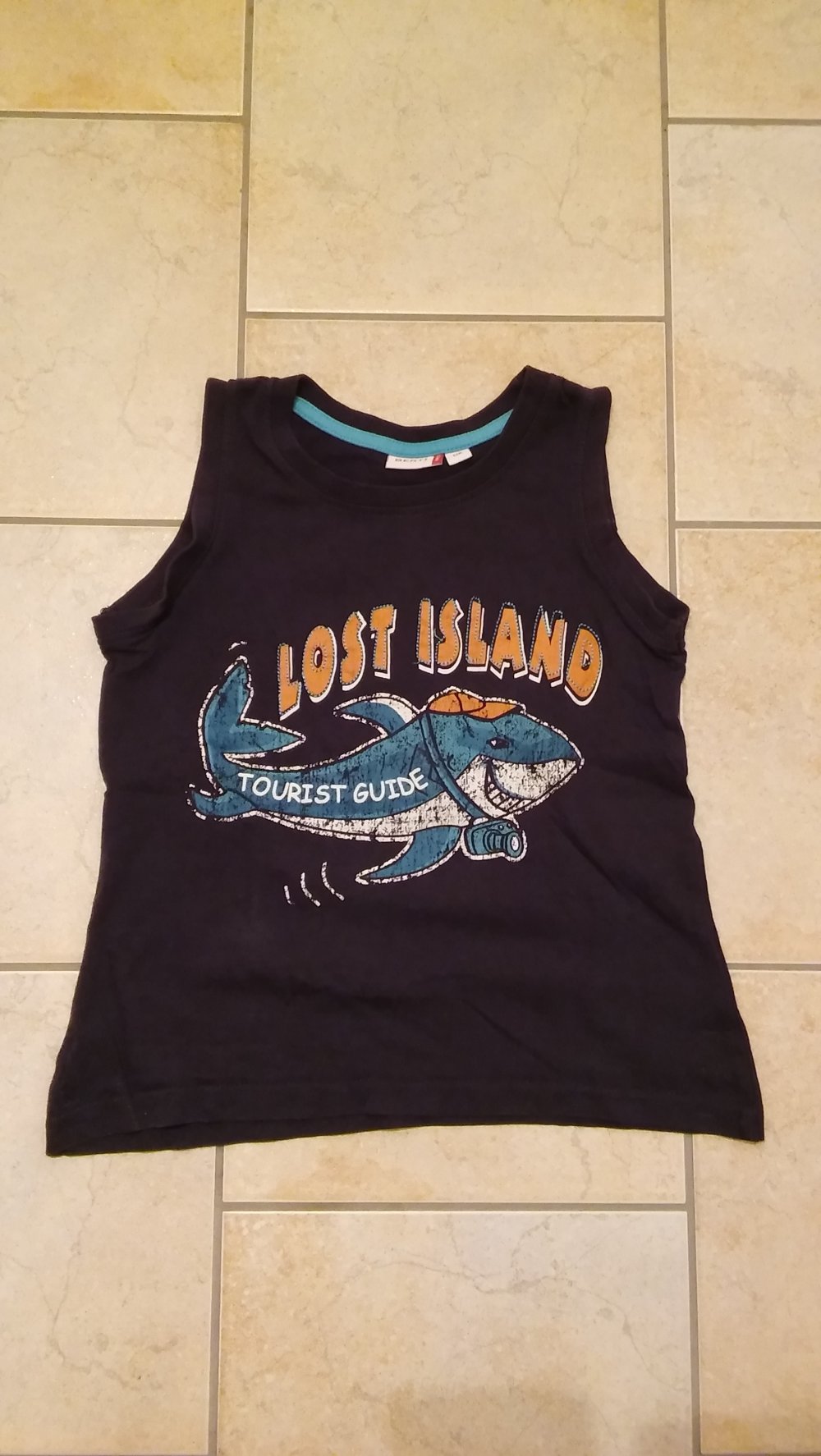 4 ärmellose Shirts Gr. 116