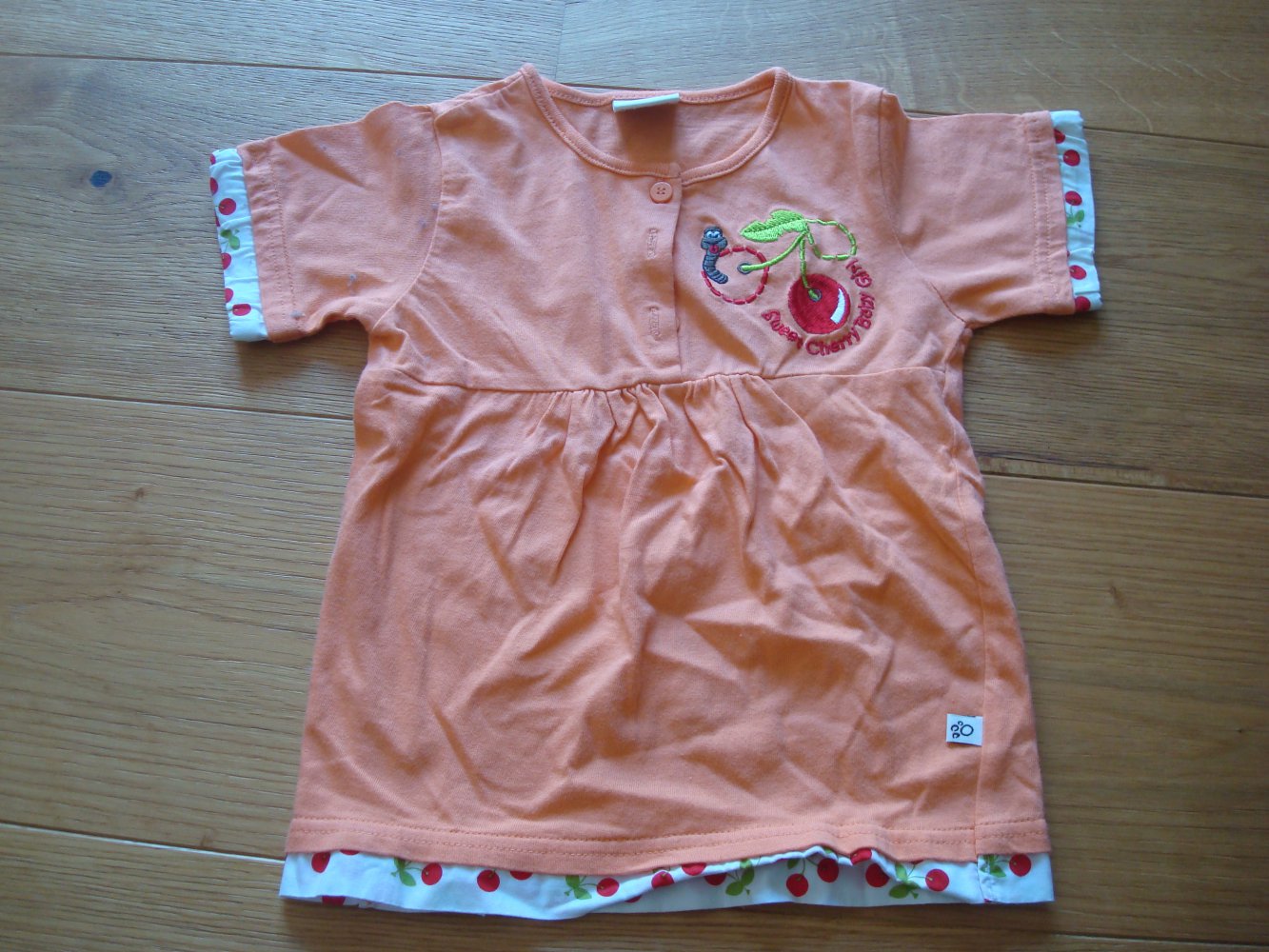 süßes Set Shirt, T-Shirt und Hose mit Kirschen