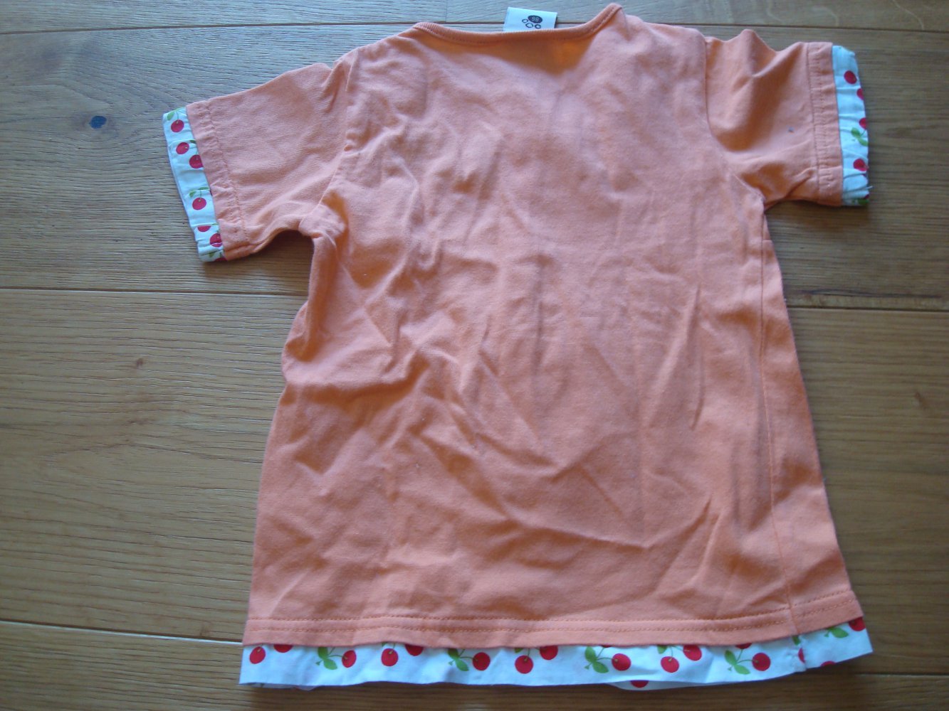 süßes Set Shirt, T-Shirt und Hose mit Kirschen