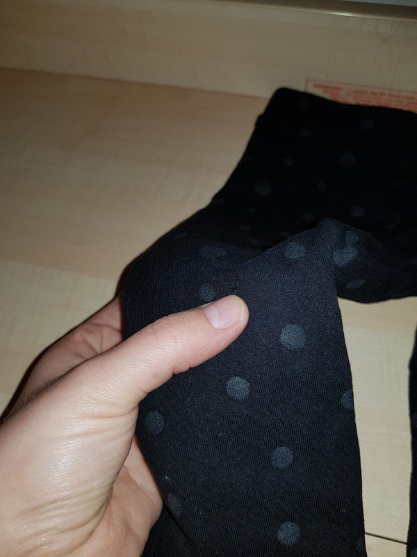 Leggings Gr 98 kleines Loch am Knie