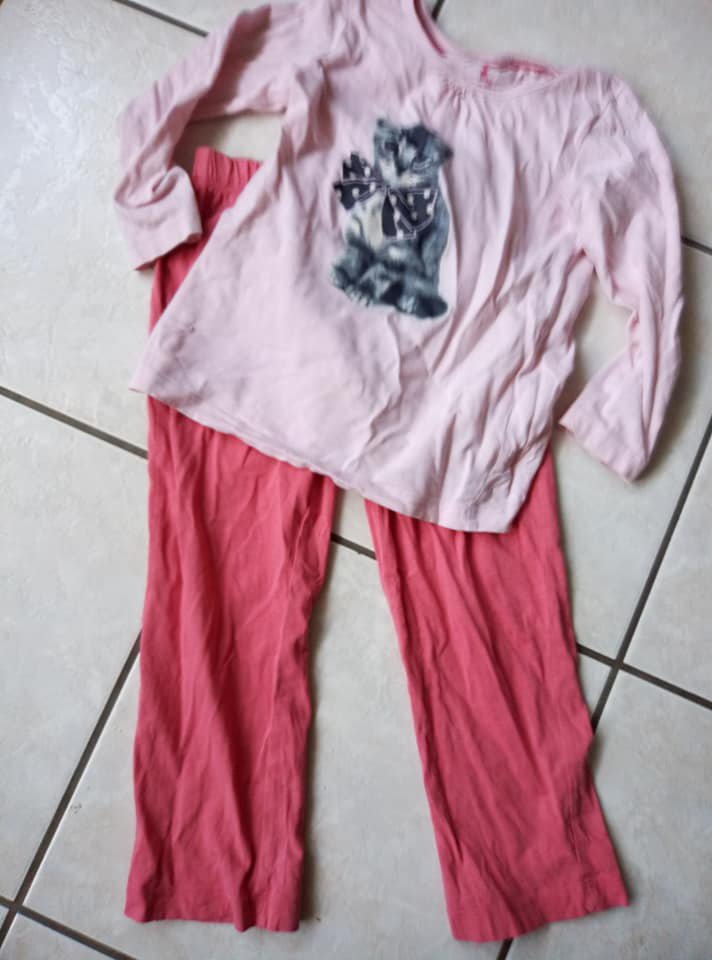2 teiliger Schlafanzug Gr 98/104